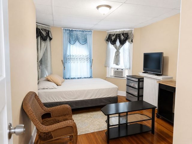 56 Marlborough St, Chelsea, MA 02150