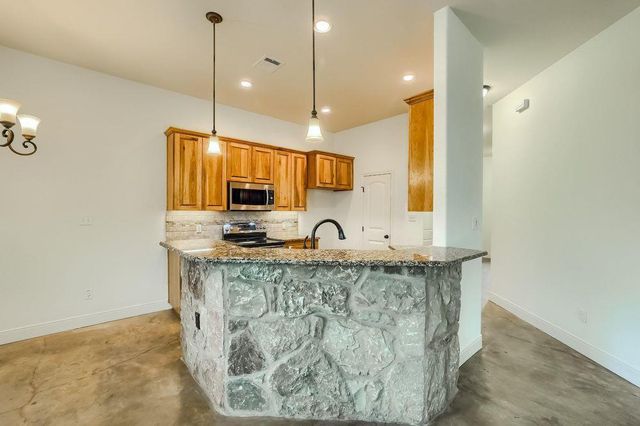 101 Keahi CT, Bastrop, TX 78602