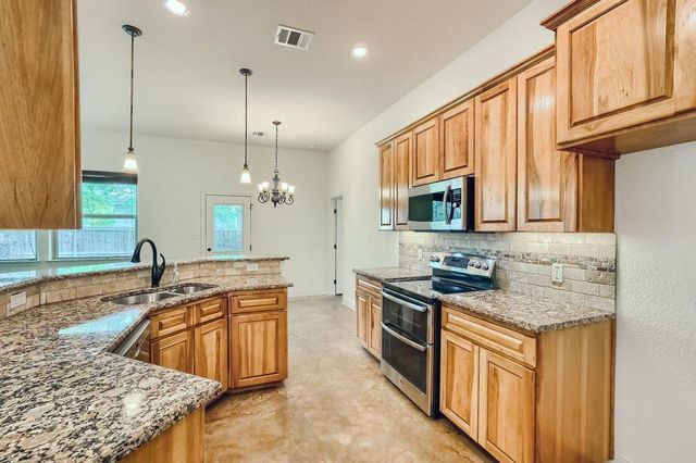 101 Keahi CT, Bastrop, TX 78602