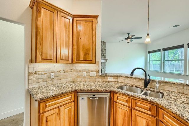 101 Keahi CT, Bastrop, TX 78602