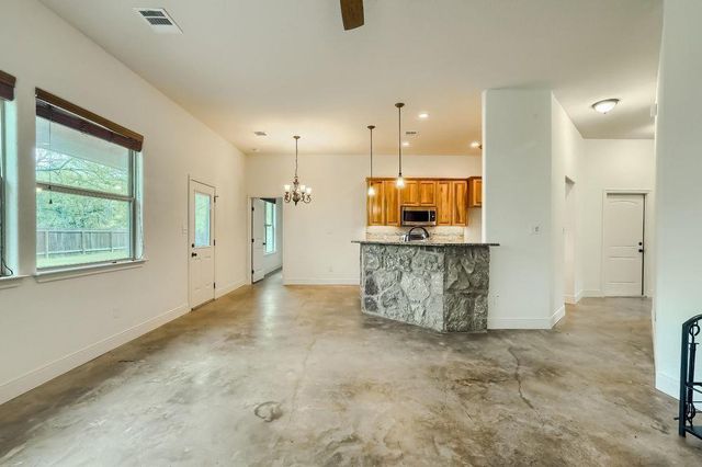 101 Keahi CT, Bastrop, TX 78602