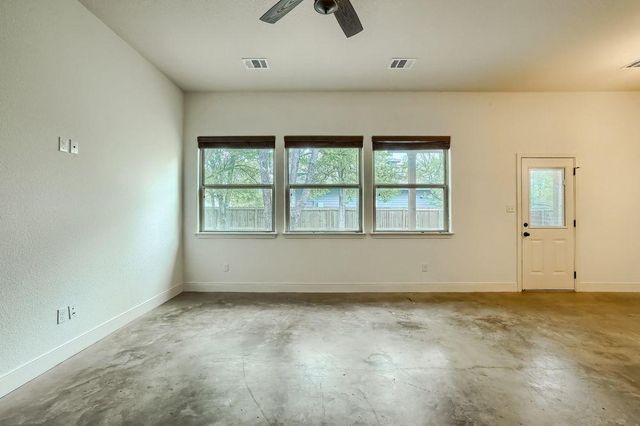 101 Keahi CT, Bastrop, TX 78602