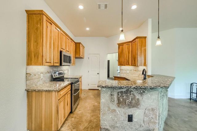 101 Keahi CT, Bastrop, TX 78602