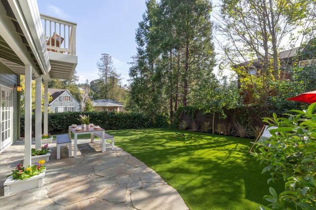 165 Cross Rd, Oakland, CA 94618