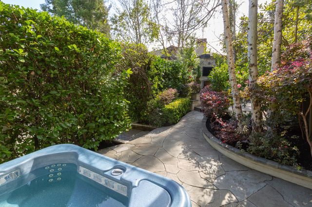 165 Cross Rd, Oakland, CA 94618