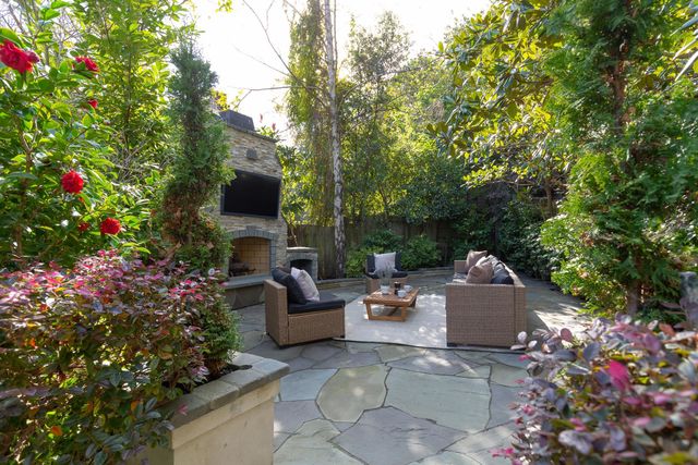 165 Cross Rd, Oakland, CA 94618