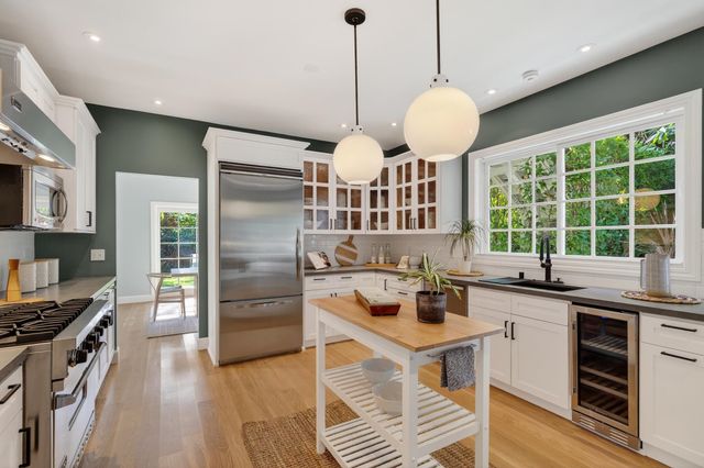 165 Cross Rd, Oakland, CA 94618