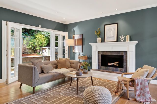 165 Cross Rd, Oakland, CA 94618