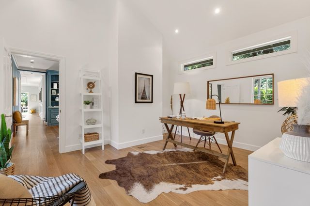 165 Cross Rd, Oakland, CA 94618