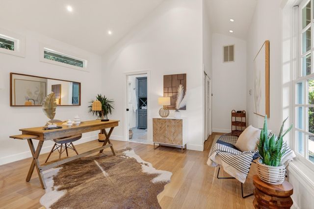 165 Cross Rd, Oakland, CA 94618