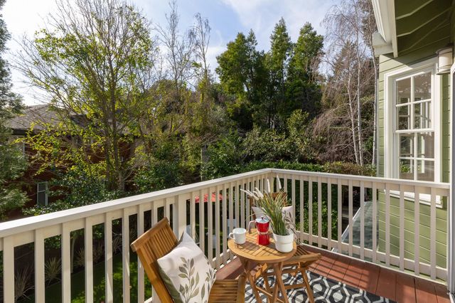 165 Cross Rd, Oakland, CA 94618