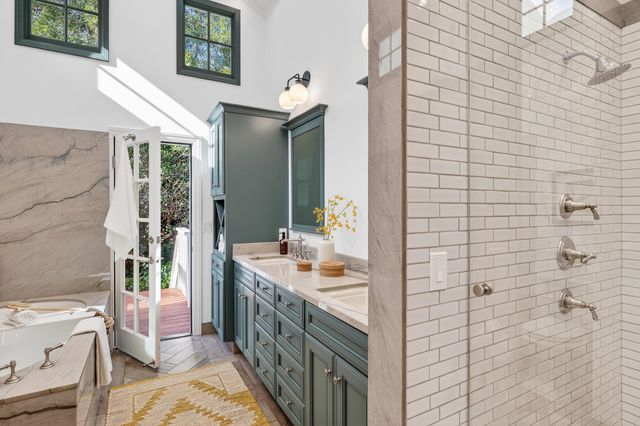 165 Cross Rd, Oakland, CA 94618