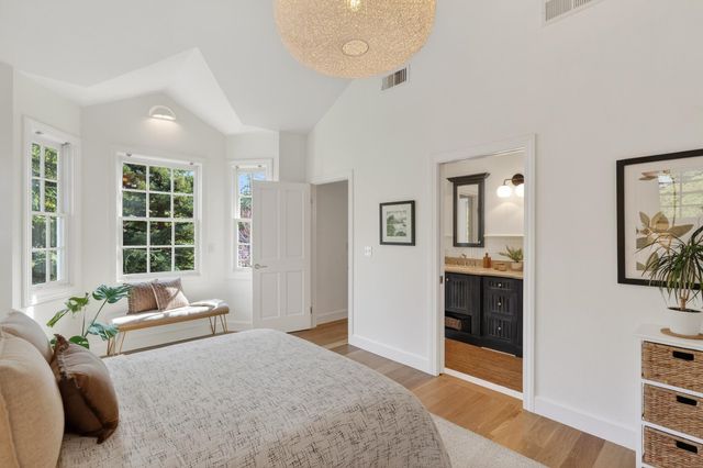 165 Cross Rd, Oakland, CA 94618