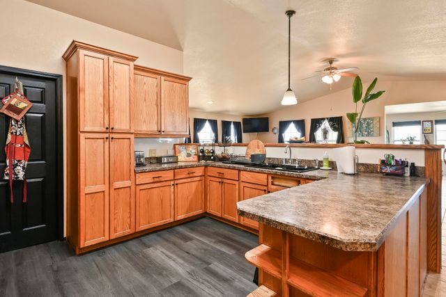 Rr1 Box 335 County Road 509 Road, Ava, MO 65608