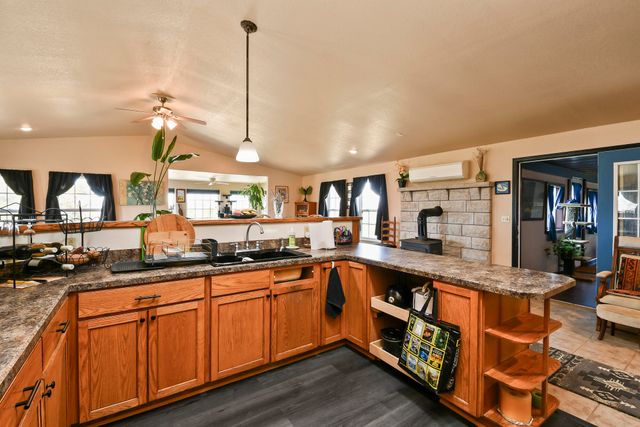 Rr1 Box 335 County Road 509 Road, Ava, MO 65608