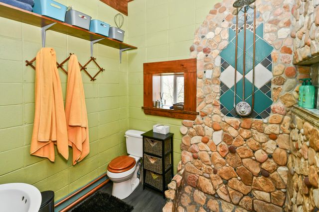 Rr1 Box 335 County Road 509 Road, Ava, MO 65608