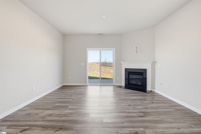 125 Farmwell Drive, Woodruff, SC 29388