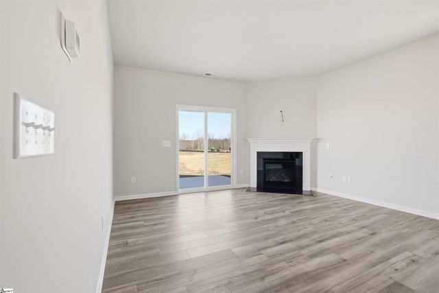125 Farmwell Drive, Woodruff, SC 29388