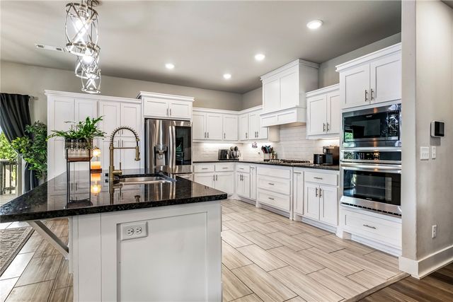 3601 SW Carter Road, Bentonville, AR 72713