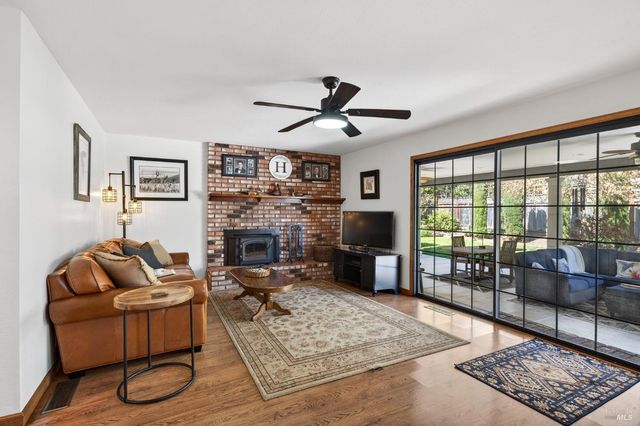 3406 Deerfield Ct, Napa, CA 94558