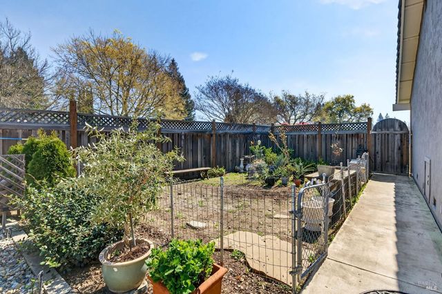 3406 Deerfield Ct, Napa, CA 94558