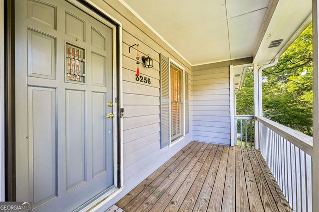 3256 Village Glen Trail, Snellville, GA 30039