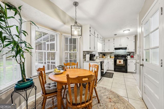 3256 Village Glen Trail, Snellville, GA 30039