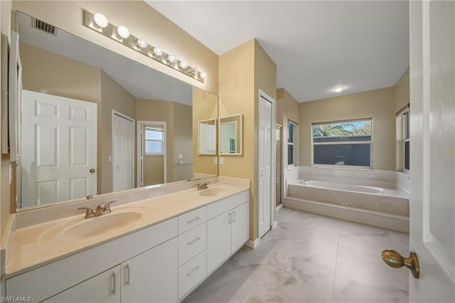 128 Heritage WAY, Naples, FL 34110