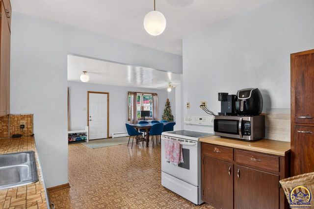 1719 SW Buchanan ST, Topeka, KS 66604