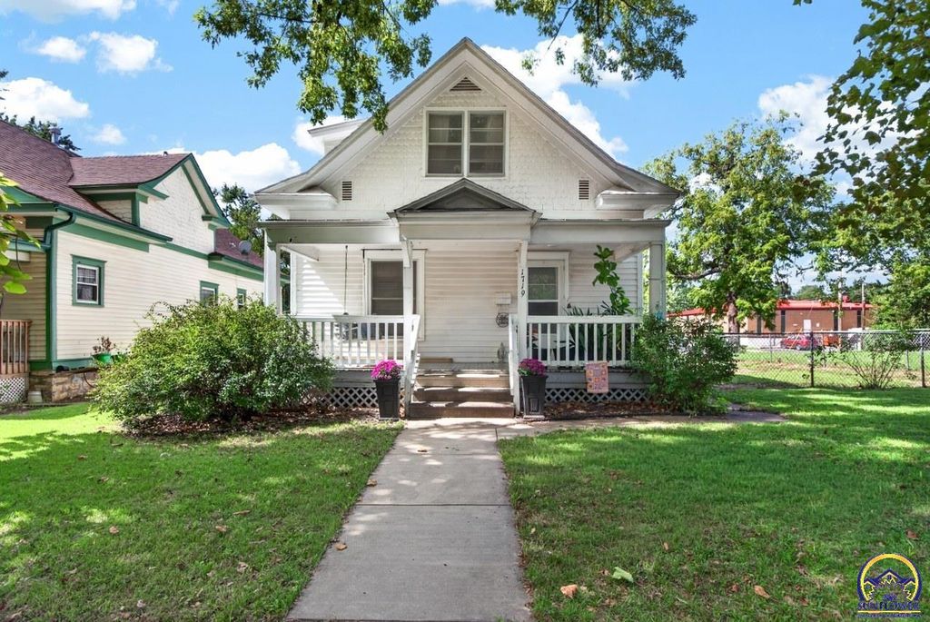 1719 SW Buchanan ST, Topeka, KS 66604