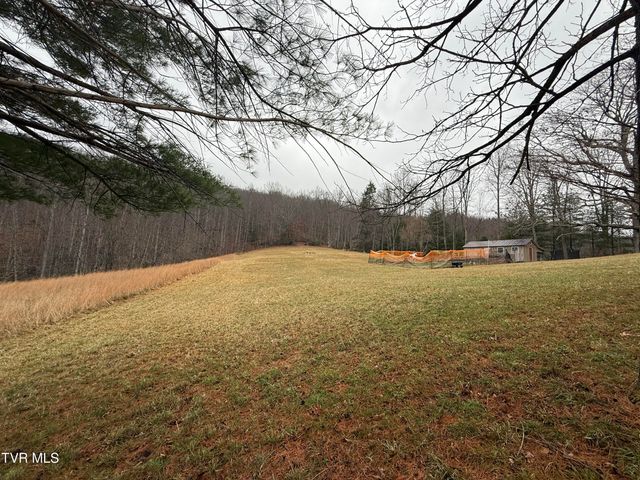 8409 Fleming Valley Lane, Pound, VA 24279