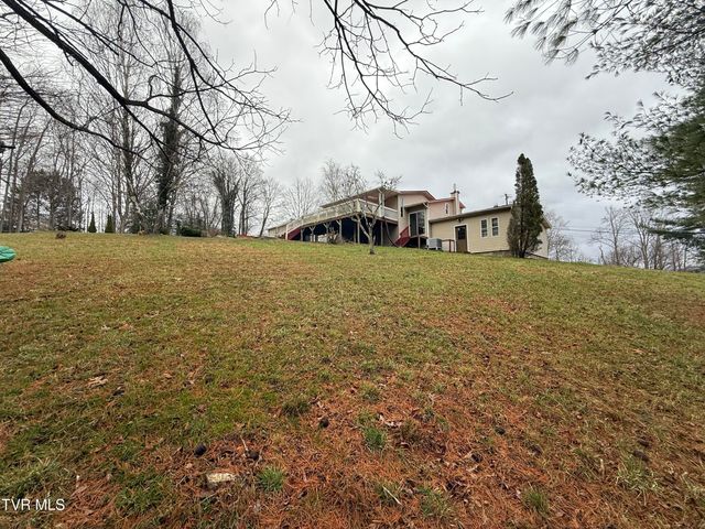8409 Fleming Valley Lane, Pound, VA 24279
