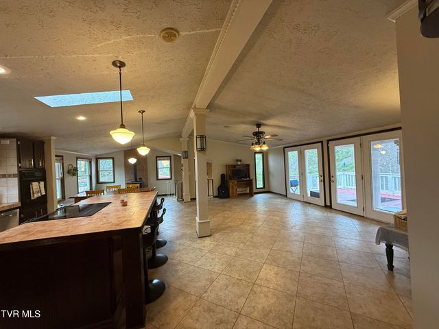 8409 Fleming Valley Lane, Pound, VA 24279