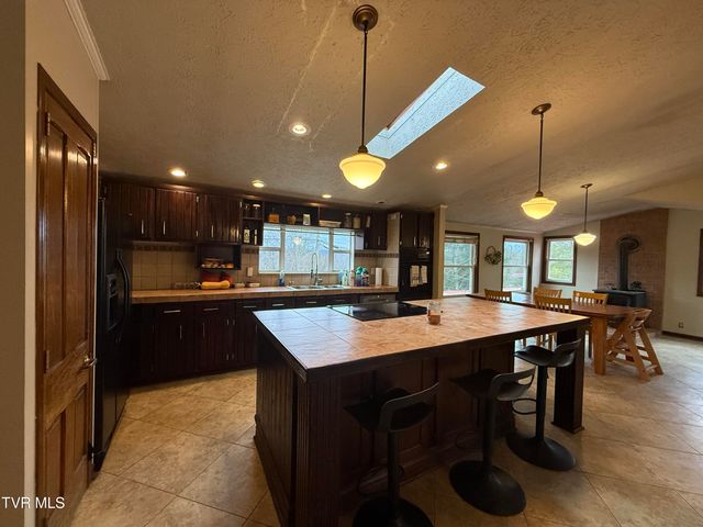 8409 Fleming Valley Lane, Pound, VA 24279