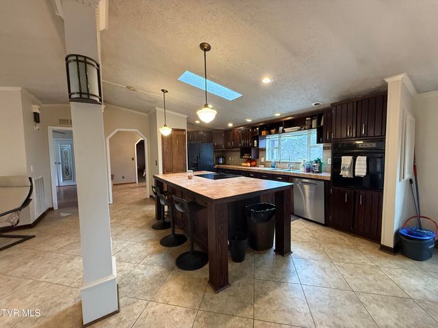 8409 Fleming Valley Lane, Pound, VA 24279