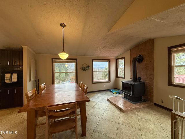 8409 Fleming Valley Lane, Pound, VA 24279