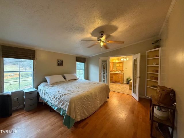 8409 Fleming Valley Lane, Pound, VA 24279