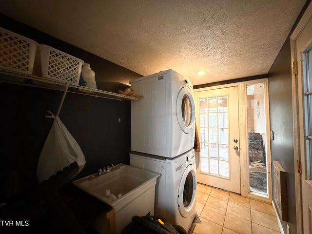 8409 Fleming Valley Lane, Pound, VA 24279