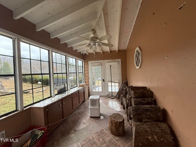 8409 Fleming Valley Lane, Pound, VA 24279