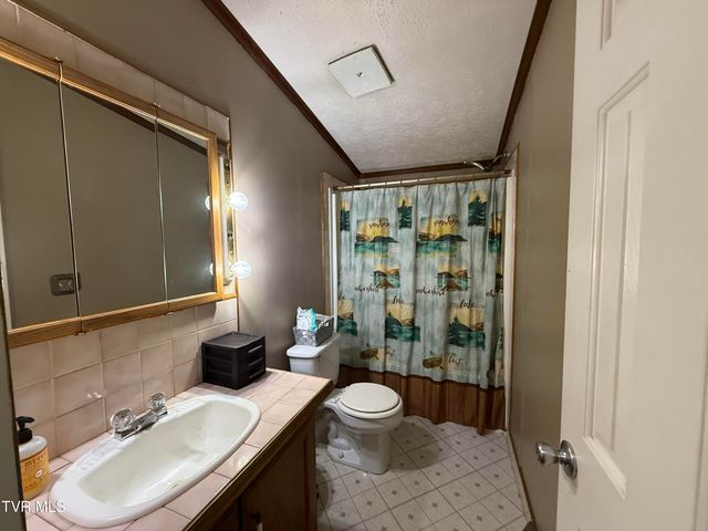 8409 Fleming Valley Lane, Pound, VA 24279