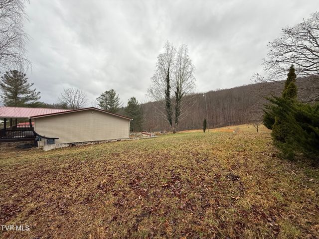 8409 Fleming Valley Lane, Pound, VA 24279