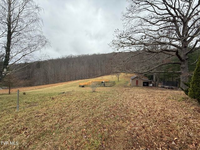8409 Fleming Valley Lane, Pound, VA 24279