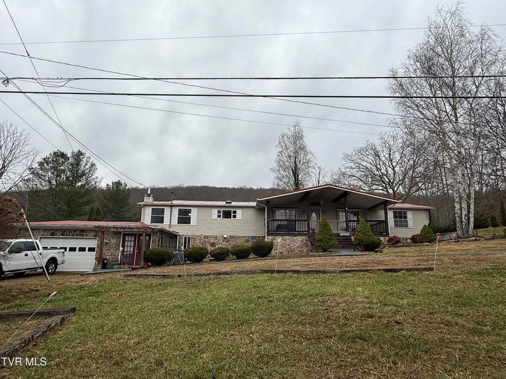 8409 Fleming Valley Lane, Pound, VA 24279