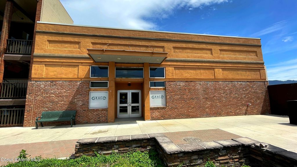 208 N 1st Avenue, Sandpoint, ID 83864 photo 2