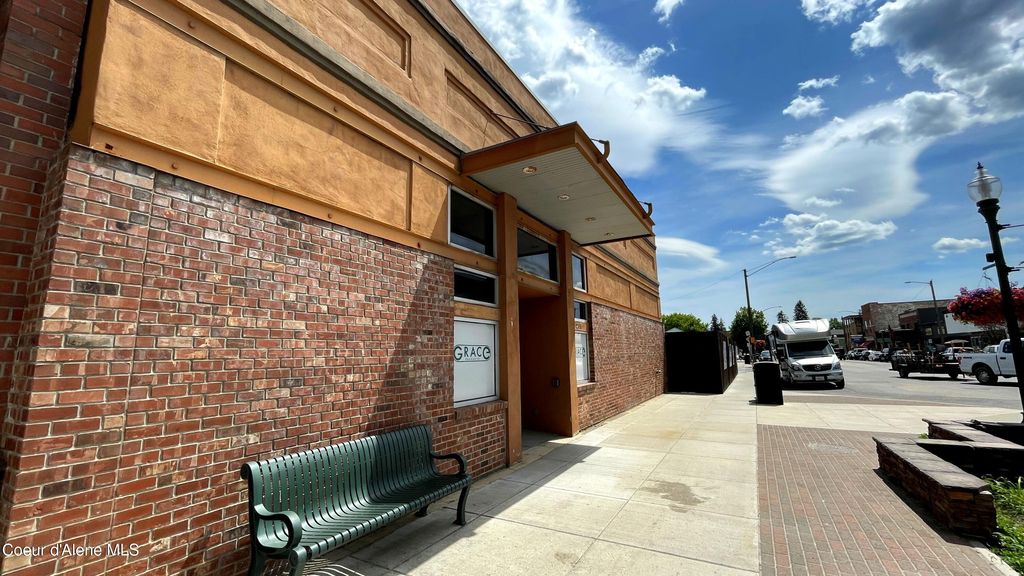 208 N 1st Avenue, Sandpoint, ID 83864 photo 3