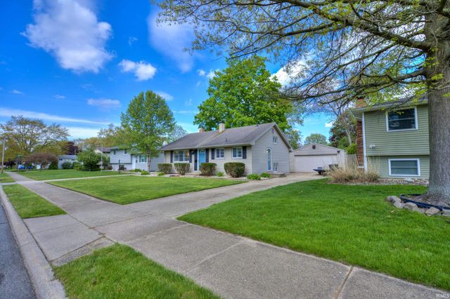 1728 Winston Drive, South Bend, IN 46635