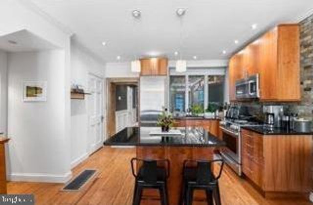 229 RACE ST, Philadelphia, PA 19106