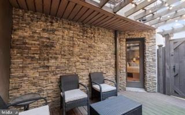229 RACE ST, Philadelphia, PA 19106