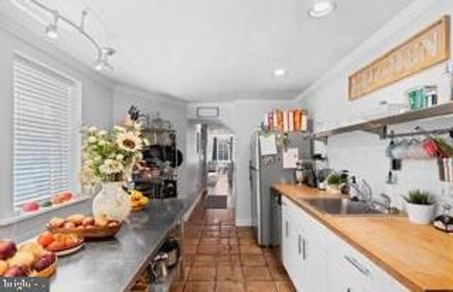 229 RACE ST, Philadelphia, PA 19106