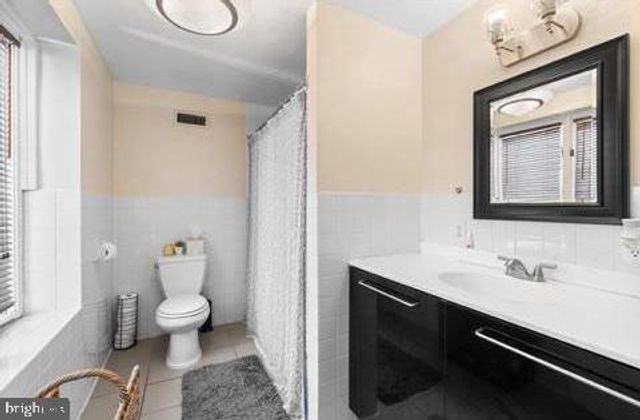 229 RACE ST, Philadelphia, PA 19106